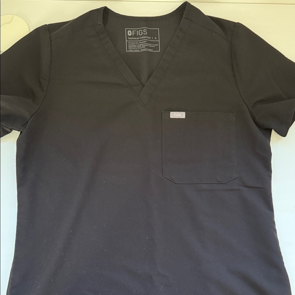 Figs Women's Black V-Neck Short Sleeve Scrub Top